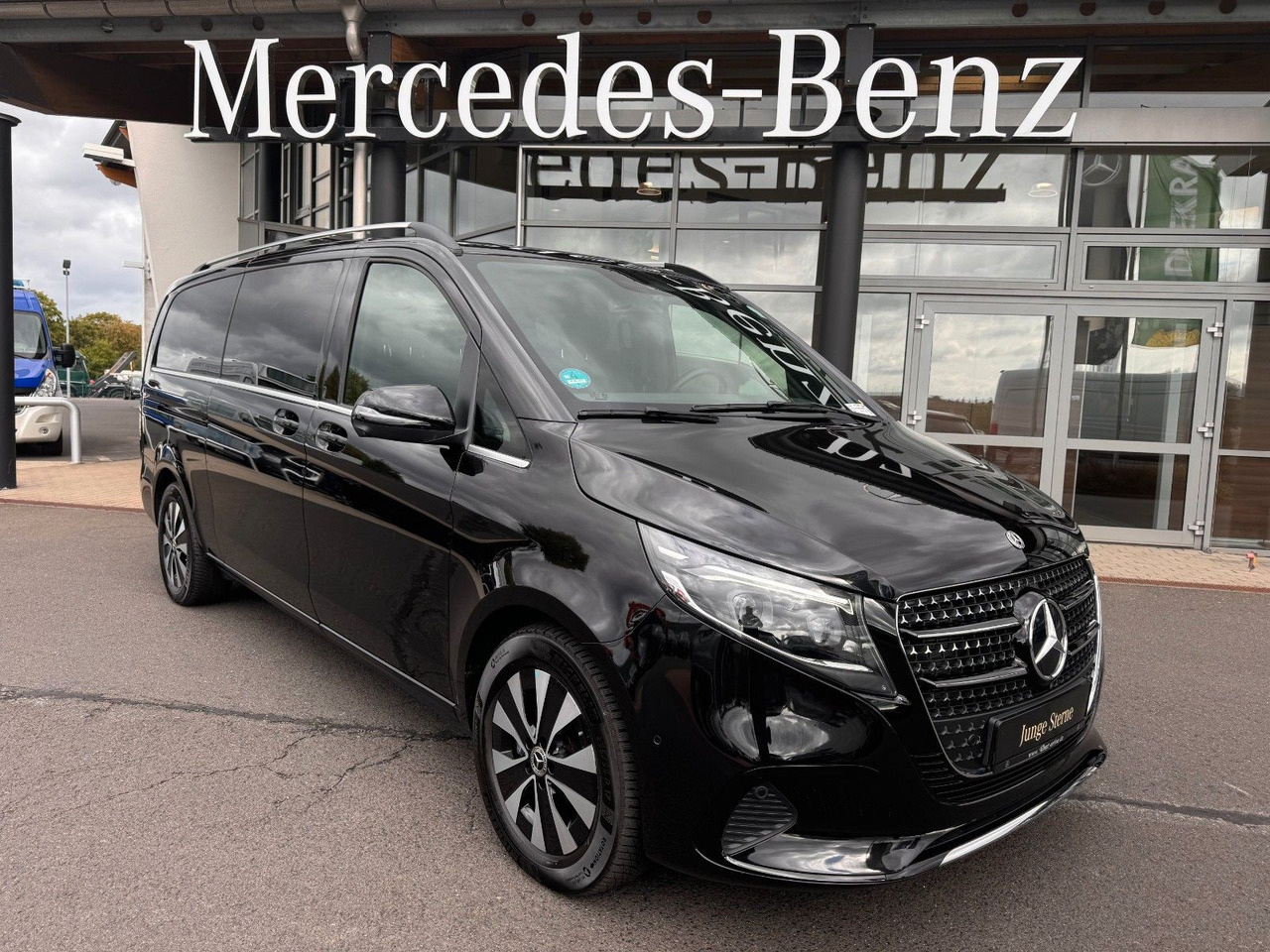 Mercedes-Benz V 300 d AVANTGARDE Extralang 360Kamera Standheiz - Furgoneta de pasajeros: foto 1 Mercedes-Benz V 300 d AVANTGARDE Extralang 360Kamera Standheiz - Furgoneta de pasajeros: foto 1