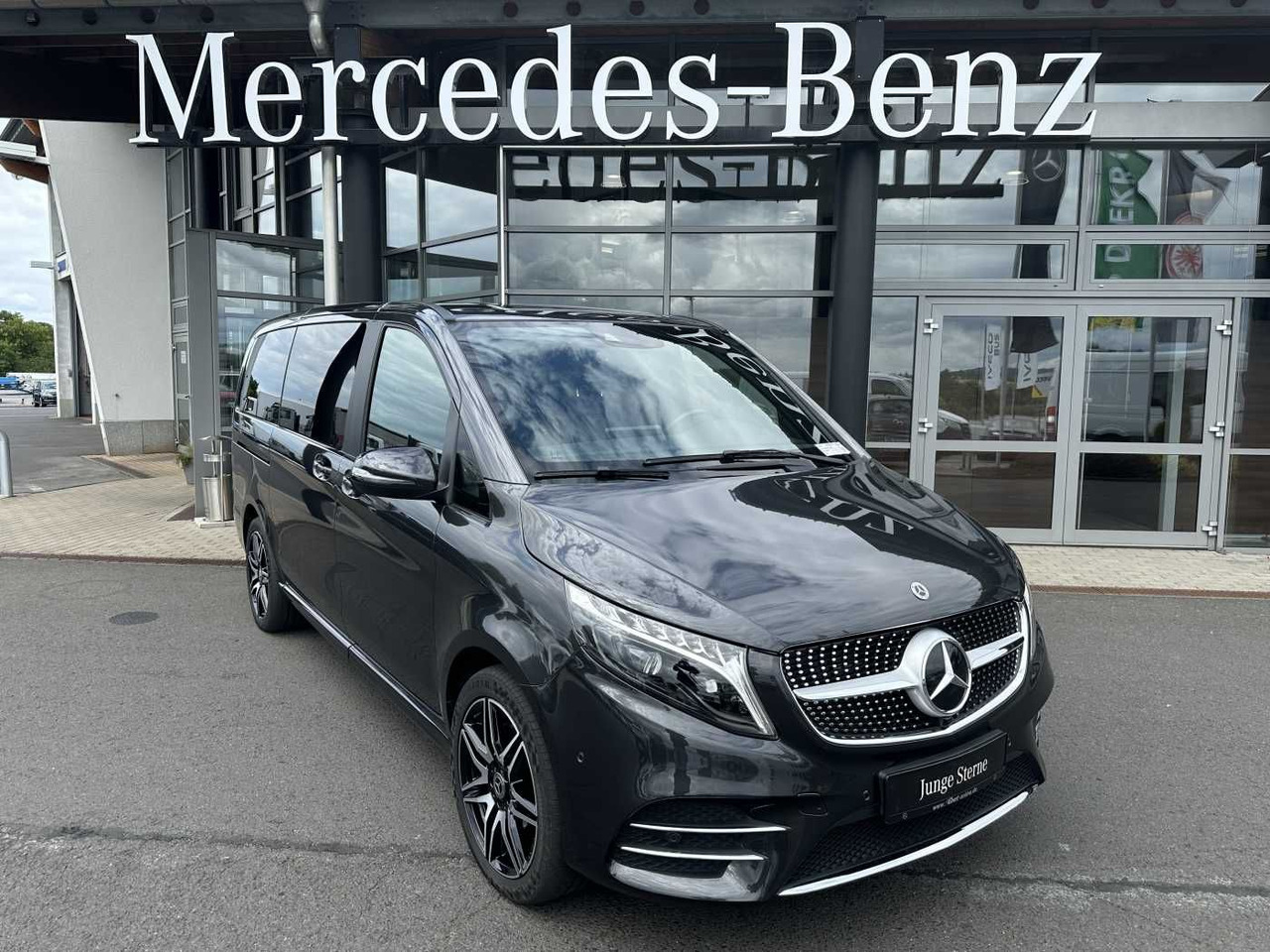 Mercedes-Benz V 300 d EDITION AMG AHK Tisch Leder ILS 7Sitze - Coche: foto 1 Mercedes-Benz V 300 d EDITION AMG AHK Tisch Leder ILS 7Sitze - Coche: foto 1