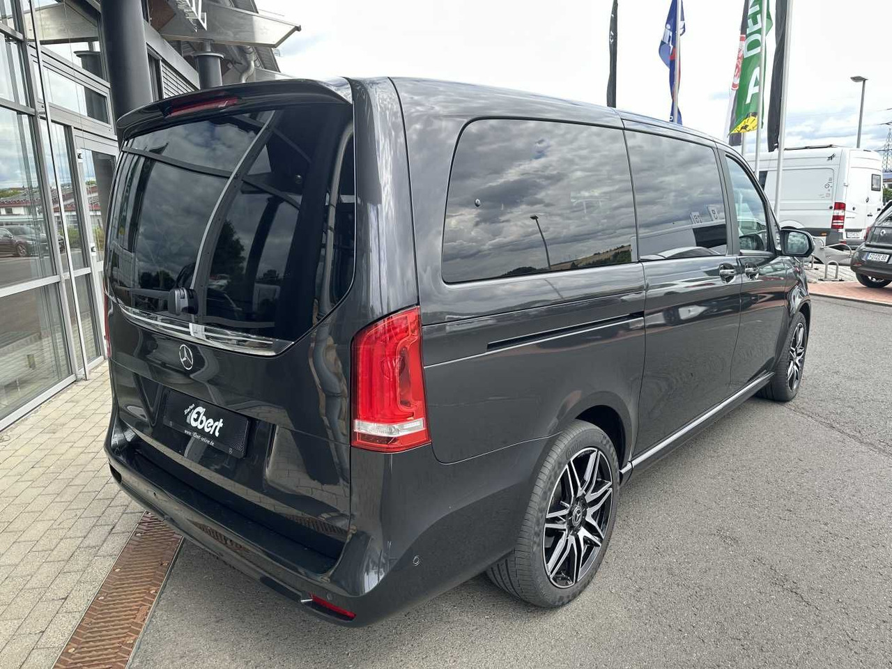 Mercedes-Benz V 300 d EDITION AMG AHK Tisch Leder ILS 7Sitze - Coche: foto 4 Mercedes-Benz V 300 d EDITION AMG AHK Tisch Leder ILS 7Sitze - Coche: foto 4