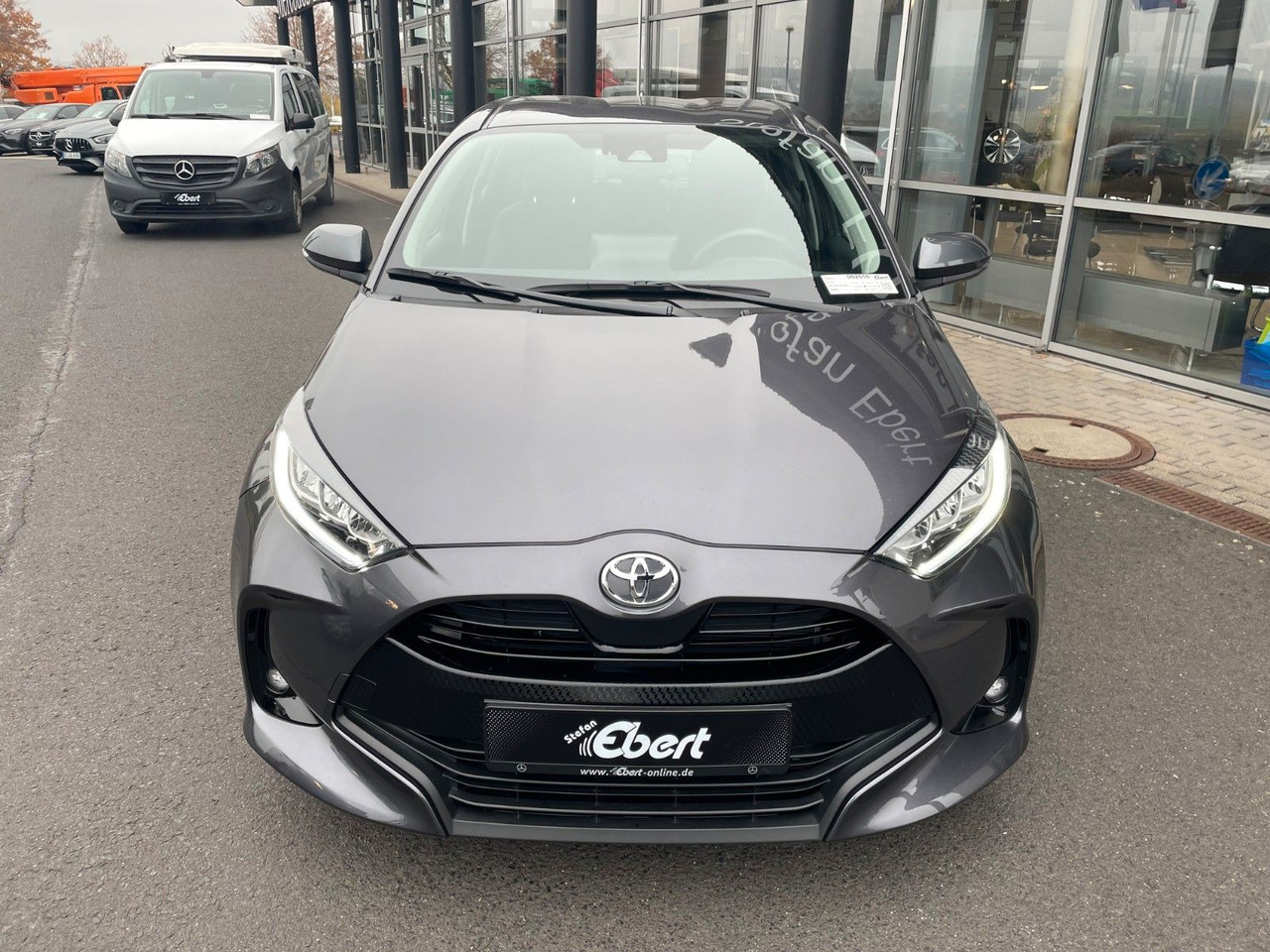 Toyota Yaris 1.5 VVT-iE Aut. Team D AHK+R-Kamera+SHZ - Coche: foto 2 Toyota Yaris 1.5 VVT-iE Aut. Team D AHK+R-Kamera+SHZ - Coche: foto 2