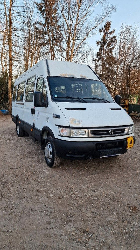 Iveco Daily 3.0 lit. Motor - Minibús, Furgoneta de pasajeros: foto 2 Iveco Daily 3.0 lit. Motor - Minibús, Furgoneta de pasajeros: foto 2
