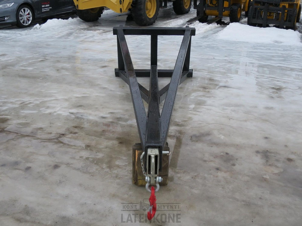 Volvo Kuormaajan nostopuomi 5ton Volvo BM - Brazo para Cargadora de ruedas: foto 3 Volvo Kuormaajan nostopuomi 5ton Volvo BM - Brazo para Cargadora de ruedas: foto 3