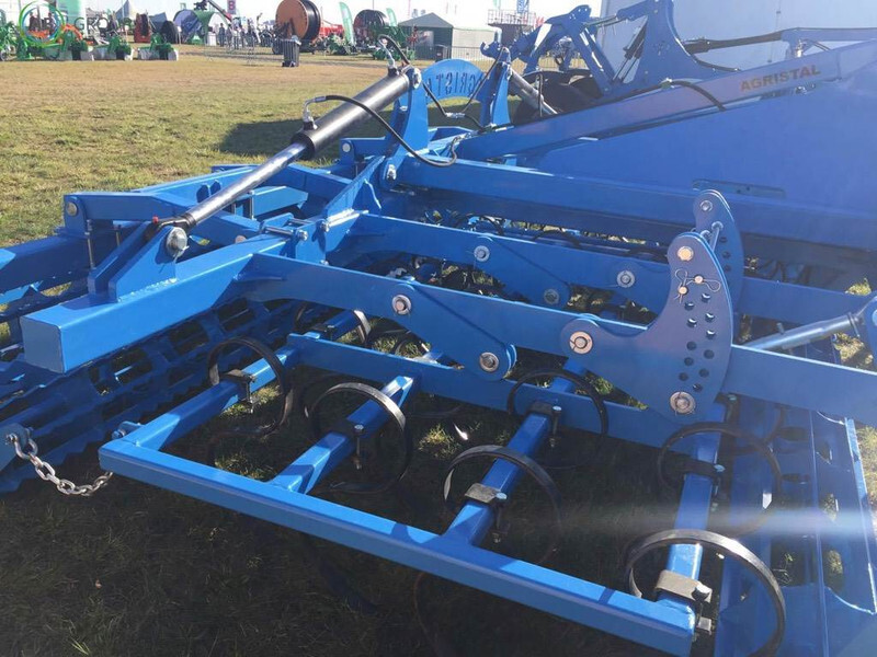 AGRISTAL Hydraulically folding seedbed cultivator/ - Cultivador: foto 4 AGRISTAL Hydraulically folding seedbed cultivator/ - Cultivador: foto 4