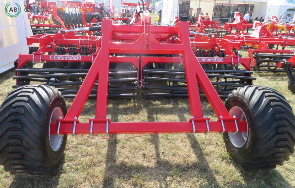 Lemtech hydraulic disc harrow with a Colter BTH45 4.5 m transport trolley - Rastras: foto 5 Lemtech hydraulic disc harrow with a Colter BTH45 4.5 m transport trolley - Rastras: foto 5