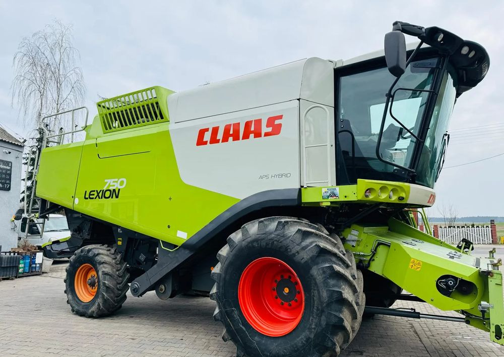 Claas LEXION 750 APS HYBRID - Cosechadora de granos: foto 2 Claas LEXION 750 APS HYBRID - Cosechadora de granos: foto 2