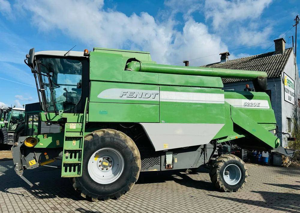 Fendt 5220E - Cosechadora de granos: foto 1 Fendt 5220E - Cosechadora de granos: foto 1