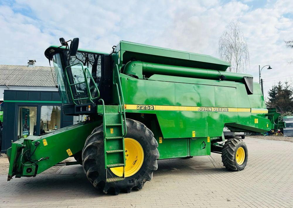 John Deere 2254 - Cosechadora de granos: foto 1 John Deere 2254 - Cosechadora de granos: foto 1