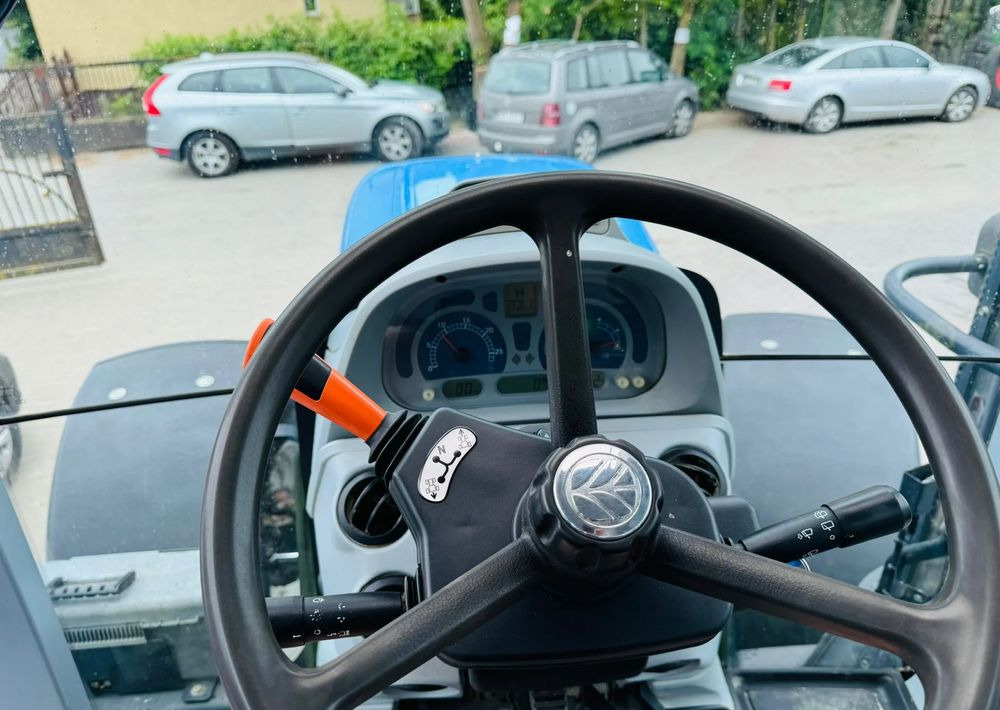 New Holland T7.210 - Tractor: foto 2 New Holland T7.210 - Tractor: foto 2