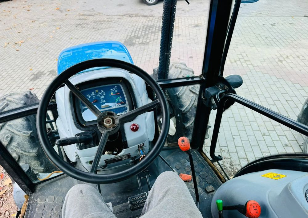 New Holland TD5050 - Tractor: foto 4 New Holland TD5050 - Tractor: foto 4