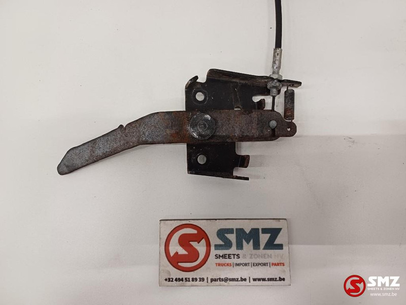 Caterpillar Cabin door lever + cable Caterpillar - Puerta y piezas para Camión: foto 2 Caterpillar Cabin door lever + cable Caterpillar - Puerta y piezas para Camión: foto 2