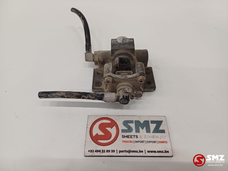 DAF Occ AdBluedoseermodule DAF - Procesamiento de combustible para Camión: foto 2 DAF Occ AdBluedoseermodule DAF - Procesamiento de combustible para Camión: foto 2