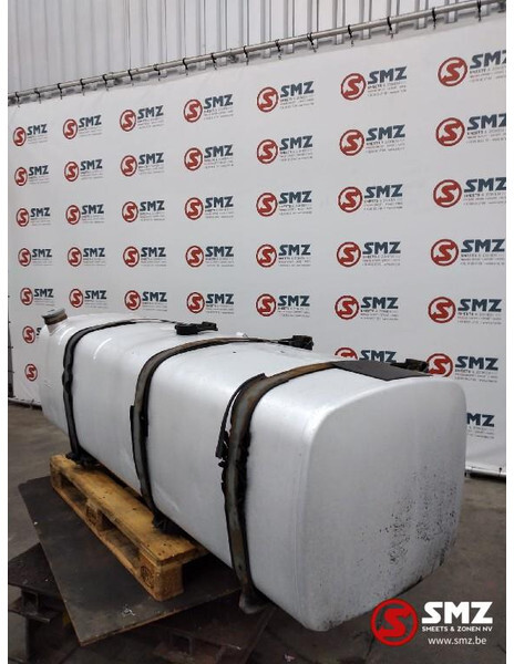 DAF Occ brandstoftank + steunen DAF XF 95 600L 1681833 - Depósito de combustible para Camión: foto 3 DAF Occ brandstoftank + steunen DAF XF 95 600L 1681833 - Depósito de combustible para Camión: foto 3