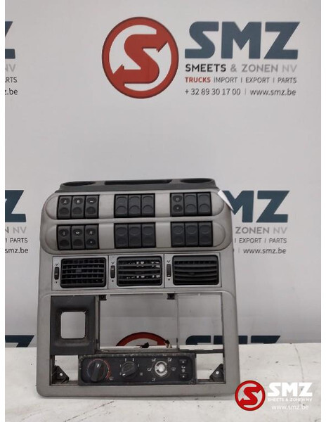 Iveco Occ interieurpaneel Iveco - Cabina e interior para Camión: foto 1 Iveco Occ interieurpaneel Iveco - Cabina e interior para Camión: foto 1