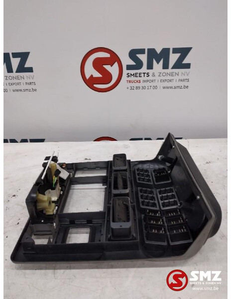 Iveco Occ interieurpaneel Iveco - Cabina e interior para Camión: foto 2 Iveco Occ interieurpaneel Iveco - Cabina e interior para Camión: foto 2