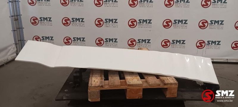 MAN Occ cabinespoiler rechts MAN - Aerodinámica/ Spoiler para Camión: foto 1 MAN Occ cabinespoiler rechts MAN - Aerodinámica/ Spoiler para Camión: foto 1