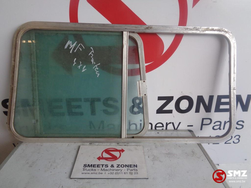 Massey Ferguson Occ ruit rechts massey ferguson - Ventana y piezas para Camión: foto 1 Massey Ferguson Occ ruit rechts massey ferguson - Ventana y piezas para Camión: foto 1