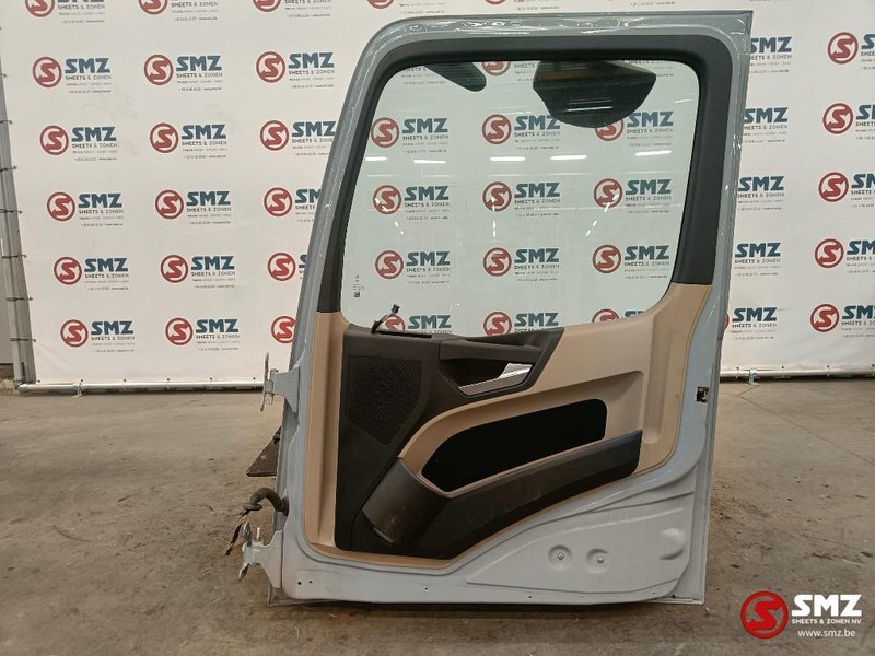 Mercedes-Benz Occ Deur rechts Actros MP4 - Puerta y piezas para Camión: foto 2 Mercedes-Benz Occ Deur rechts Actros MP4 - Puerta y piezas para Camión: foto 2