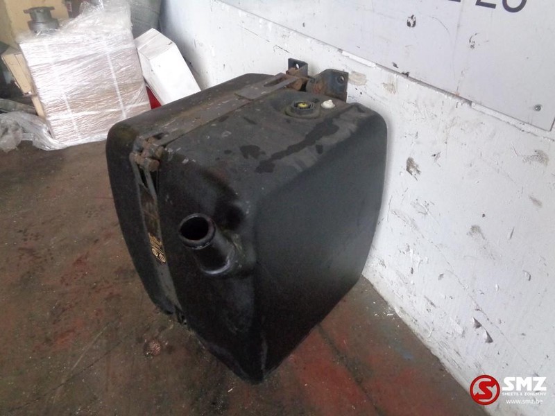 Mercedes-Benz Occ adbleu tank 85L - Depósito de AdBlue para Camión: foto 3 Mercedes-Benz Occ adbleu tank 85L - Depósito de AdBlue para Camión: foto 3