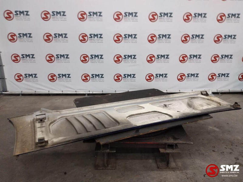 Mercedes-Benz Occ set sideskirts links + rechts Mercedes - Bastidor/ Chasis para Camión: foto 4 Mercedes-Benz Occ set sideskirts links + rechts Mercedes - Bastidor/ Chasis para Camión: foto 4