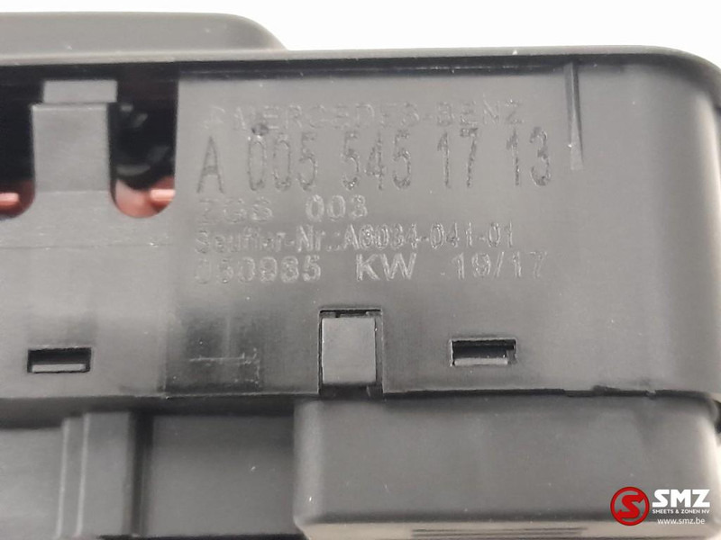 Mercedes-Benz Raamopener schakelaar passagierszijde Mercedes - Sistema eléctrico para Camión: foto 5 Mercedes-Benz Raamopener schakelaar passagierszijde Mercedes - Sistema eléctrico para Camión: foto 5