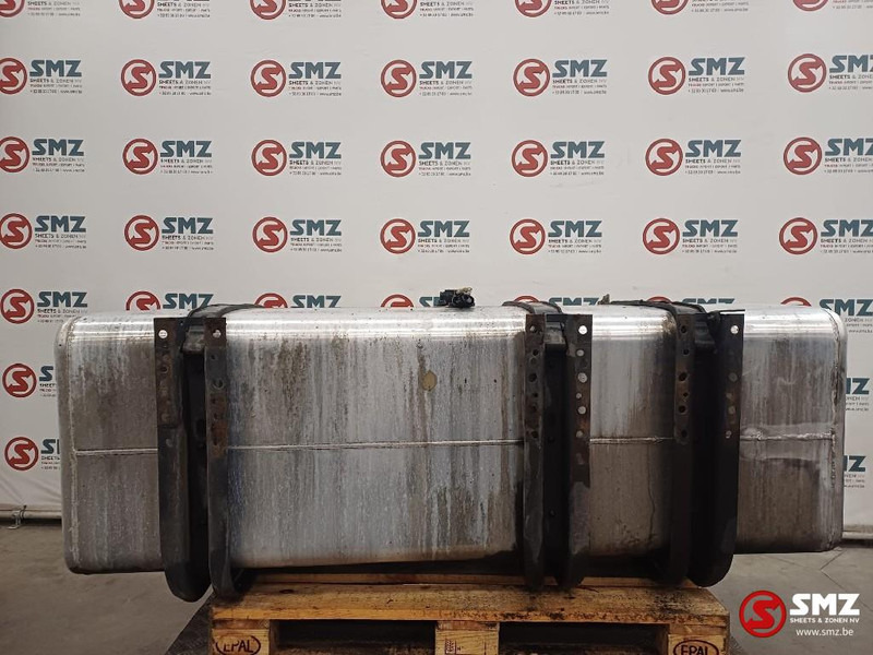 Renault Occ brandstoftank 735L Renault - Depósito de combustible para Camión: foto 2 Renault Occ brandstoftank 735L Renault - Depósito de combustible para Camión: foto 2
