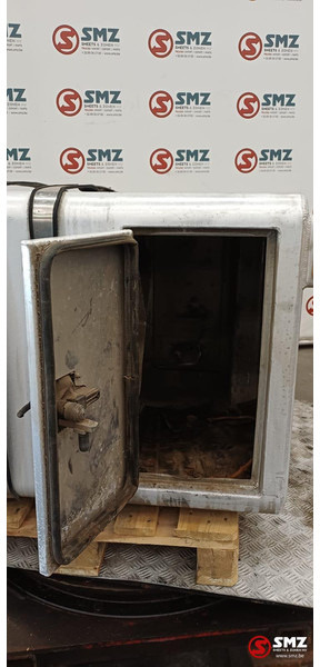 Renault Occ hydraulische tank 250L + materiaalkast Renault - Depósito hidráulico para Camión: foto 5 Renault Occ hydraulische tank 250L + materiaalkast Renault - Depósito hidráulico para Camión: foto 5