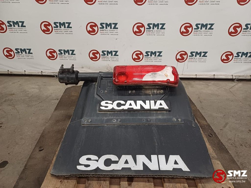 Scania Occ Spatbord achteraan rechts met steun en achterl - Carrocería y exterior para Camión: foto 1 Scania Occ Spatbord achteraan rechts met steun en achterl - Carrocería y exterior para Camión: foto 1