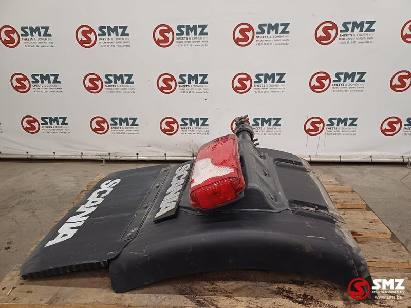 Scania Occ Spatbord achteraan rechts met steun en achterl - Carrocería y exterior para Camión: foto 3 Scania Occ Spatbord achteraan rechts met steun en achterl - Carrocería y exterior para Camión: foto 3