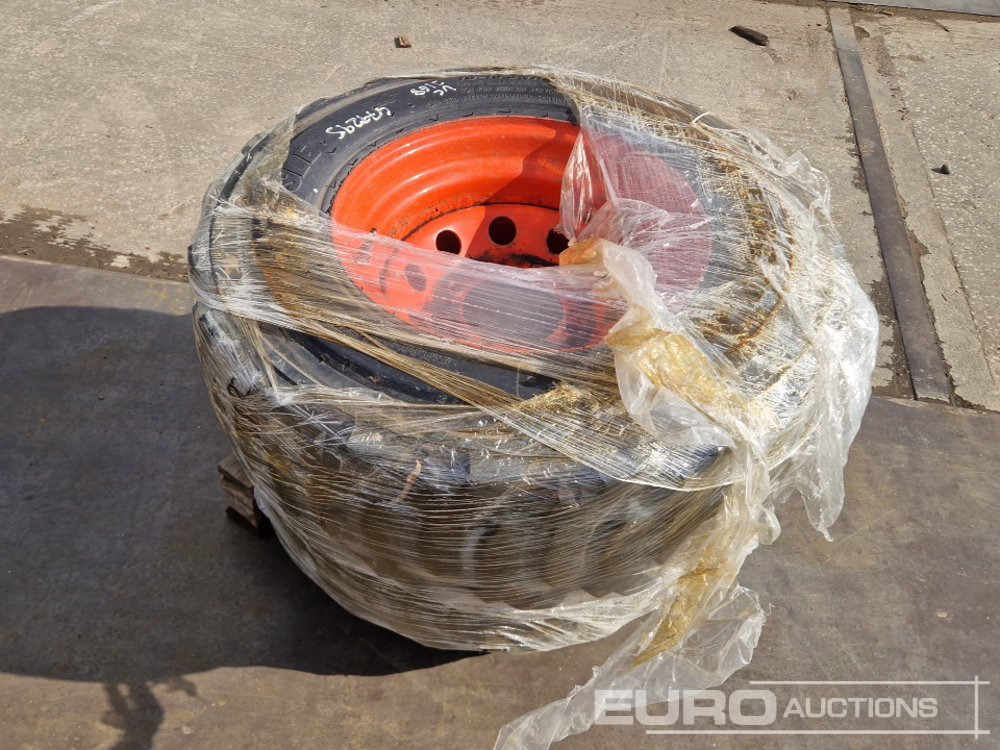 10-16.5 Tyre & Rim (2 of) - Neumático: foto 2 10-16.5 Tyre & Rim (2 of) - Neumático: foto 2