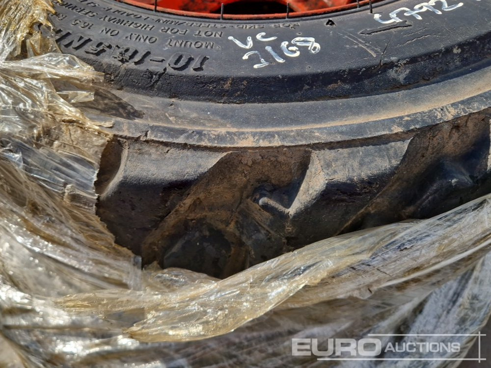 10-16.5 Tyre & Rim (2 of) - Neumático: foto 5 10-16.5 Tyre & Rim (2 of) - Neumático: foto 5