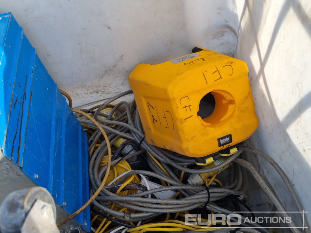 Equipo de construcción 110 Volt Heater (3 of), 3 Step Access Plaform & Fittings: foto 13