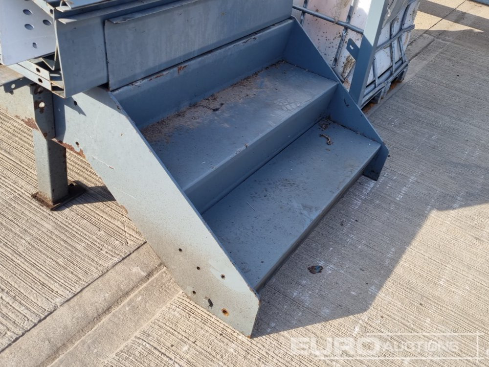 Equipo de construcción 110 Volt Heater (3 of), 3 Step Access Plaform & Fittings: foto 9