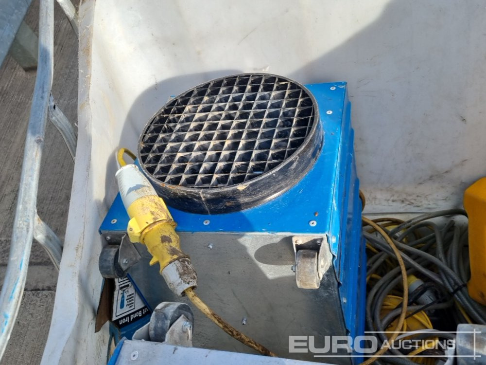 Equipo de construcción 110 Volt Heater (3 of), 3 Step Access Plaform & Fittings: foto 14