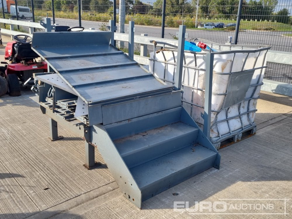 Equipo de construcción 110 Volt Heater (3 of), 3 Step Access Plaform & Fittings: foto 7