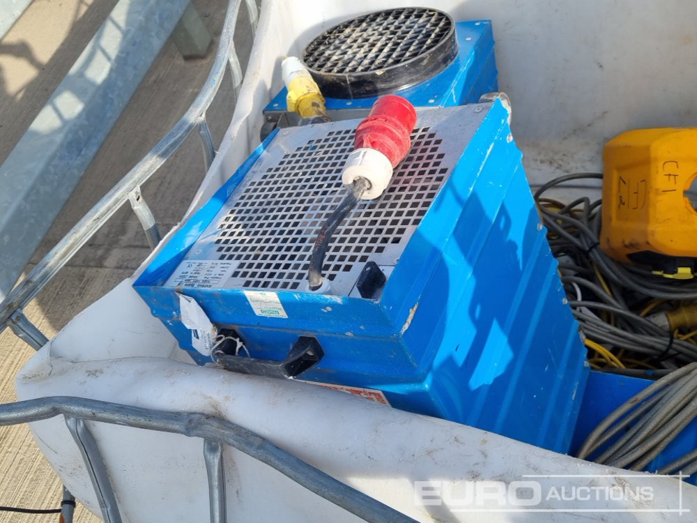 Equipo de construcción 110 Volt Heater (3 of), 3 Step Access Plaform & Fittings: foto 15