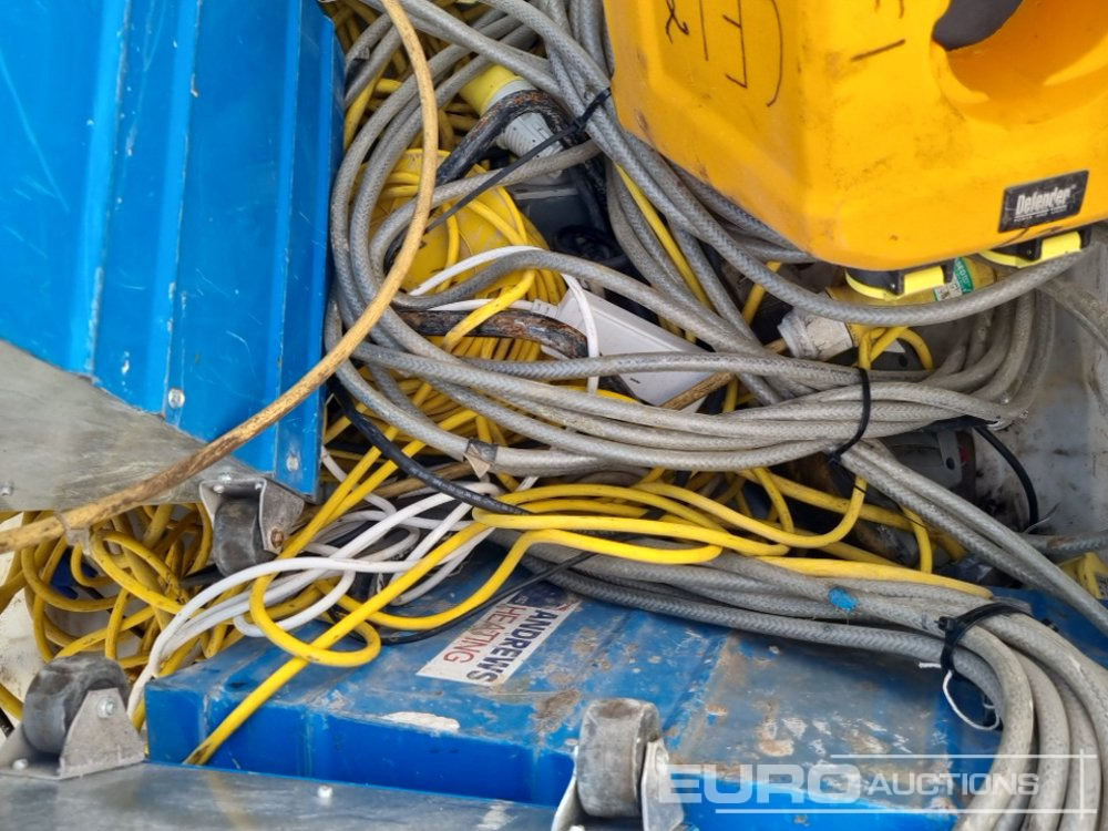 Equipo de construcción 110 Volt Heater (3 of), 3 Step Access Plaform & Fittings: foto 17