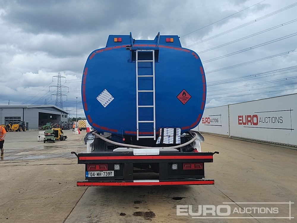 2004 Scania 94D - Camión cisterna: foto 4 2004 Scania 94D - Camión cisterna: foto 4