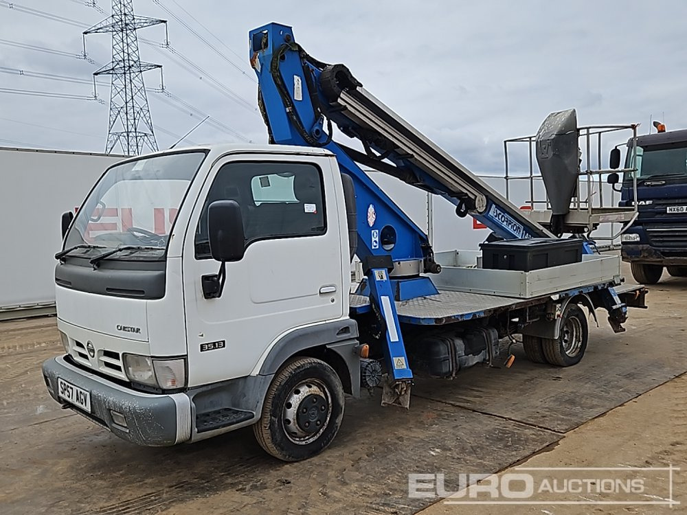 2007 Nissan Cabstar 35.13 - Camión con plataforma elevadora: foto 1 2007 Nissan Cabstar 35.13 - Camión con plataforma elevadora: foto 1