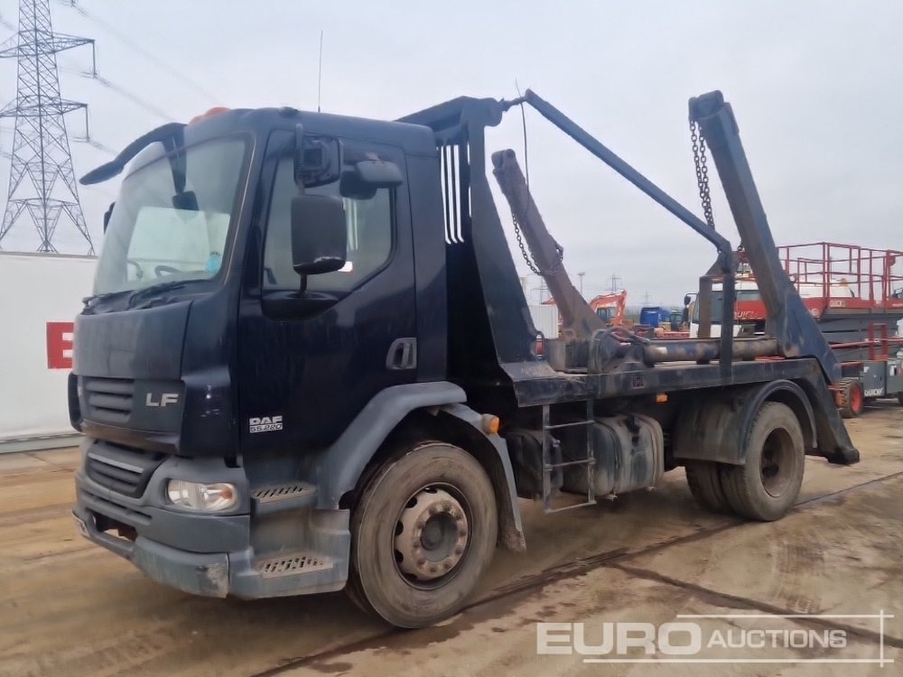 2008 DAF LF55.220 - Camión portacontenedor de cadenas: foto 1 2008 DAF LF55.220 - Camión portacontenedor de cadenas: foto 1