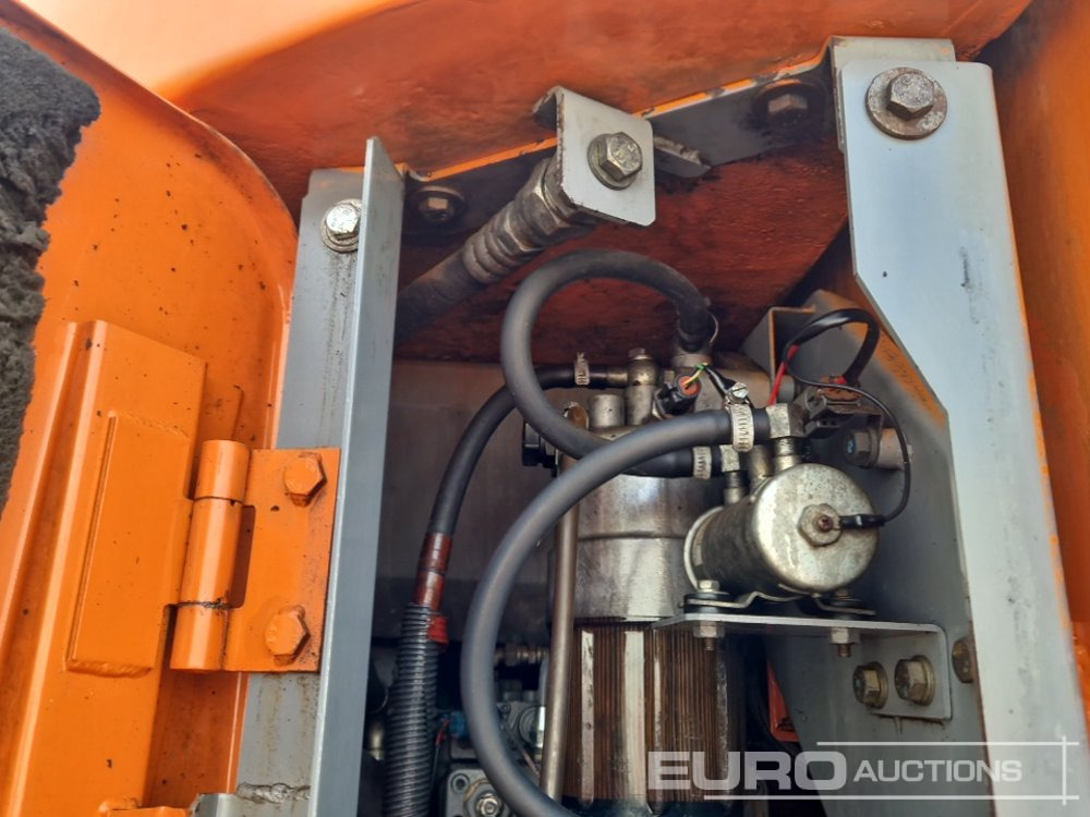 Excavadora de cadenas 2010 Hitachi ZX225USLC-3: foto 41 Excavadora de cadenas 2010 Hitachi ZX225USLC-3: foto 41