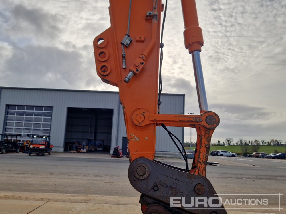 Excavadora de cadenas 2010 Hitachi ZX225USLC-3: foto 22 Excavadora de cadenas 2010 Hitachi ZX225USLC-3: foto 22