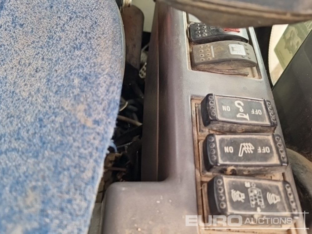 Excavadora de cadenas 2010 Hitachi ZX225USLC-3: foto 34 Excavadora de cadenas 2010 Hitachi ZX225USLC-3: foto 34