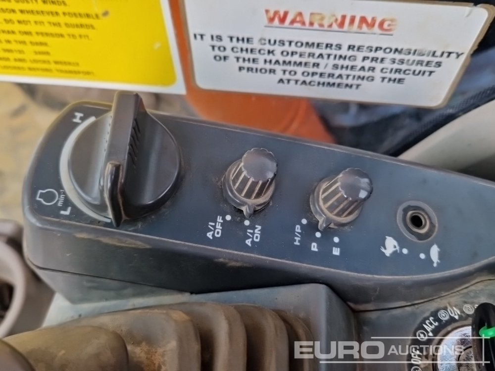 Excavadora de cadenas 2010 Hitachi ZX225USLC-3: foto 38 Excavadora de cadenas 2010 Hitachi ZX225USLC-3: foto 38