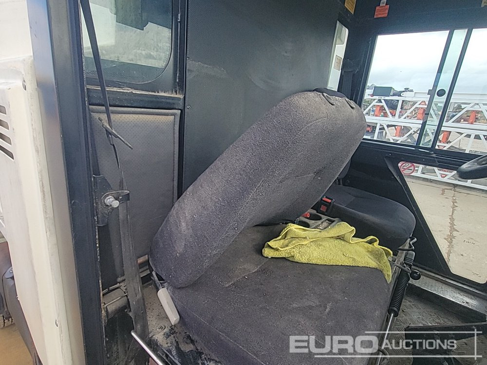 Barredora vial 2012 Scarab 4x2 Road Sweeper, Reverse Camera, A/C: foto 28