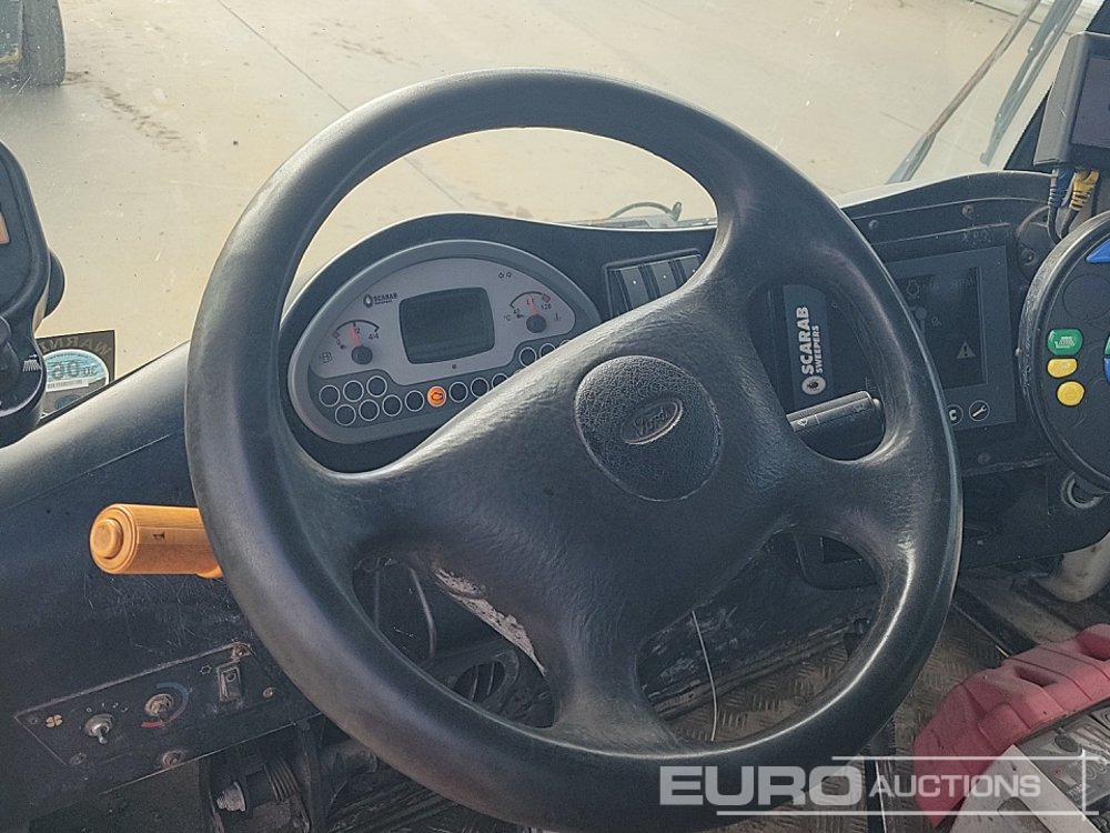 Barredora vial 2012 Scarab 4x2 Road Sweeper, Reverse Camera, A/C: foto 32