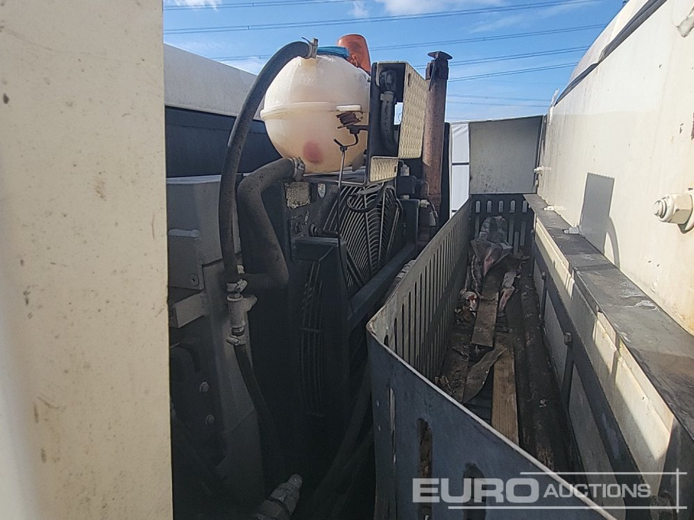 Barredora vial 2012 Scarab 4x2 Road Sweeper, Reverse Camera, A/C: foto 23