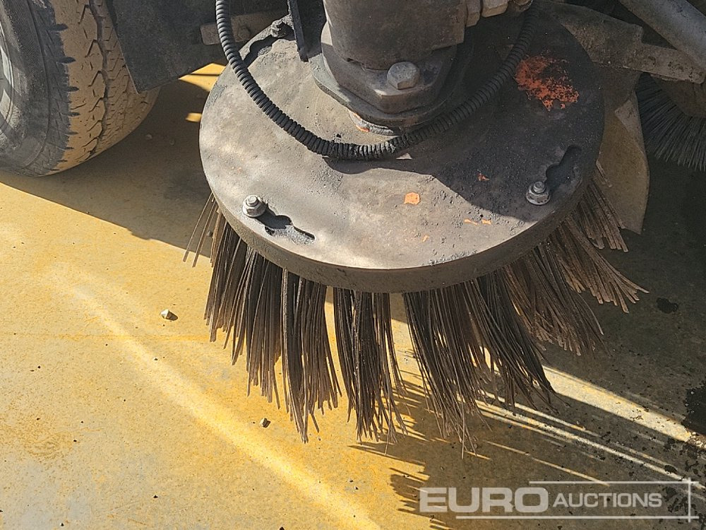 Barredora vial 2012 Scarab 4x2 Road Sweeper, Reverse Camera, A/C: foto 20