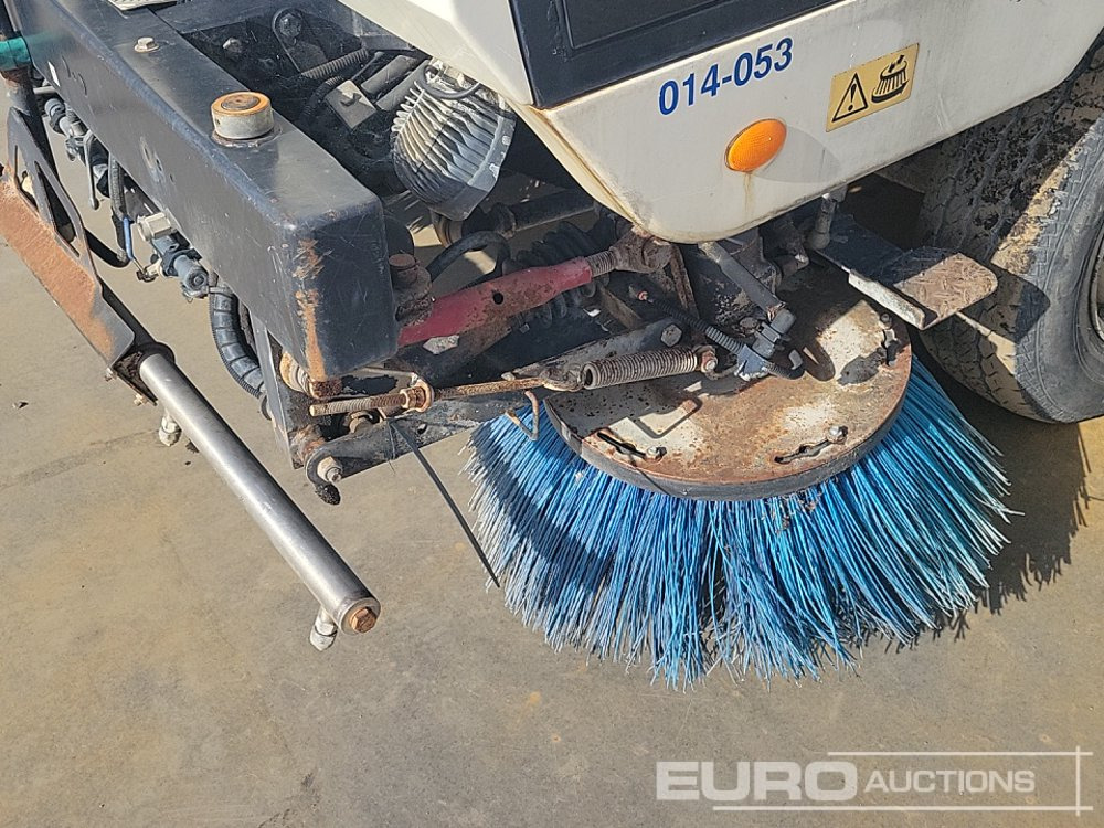 Barredora vial 2012 Scarab 4x2 Road Sweeper, Reverse Camera, A/C: foto 15