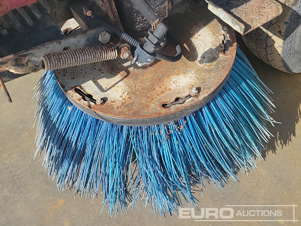 Barredora vial 2012 Scarab 4x2 Road Sweeper, Reverse Camera, A/C: foto 16
