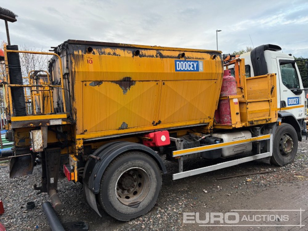 2014 DAF LF220 - Distribuidor de asfalto: foto 3 2014 DAF LF220 - Distribuidor de asfalto: foto 3